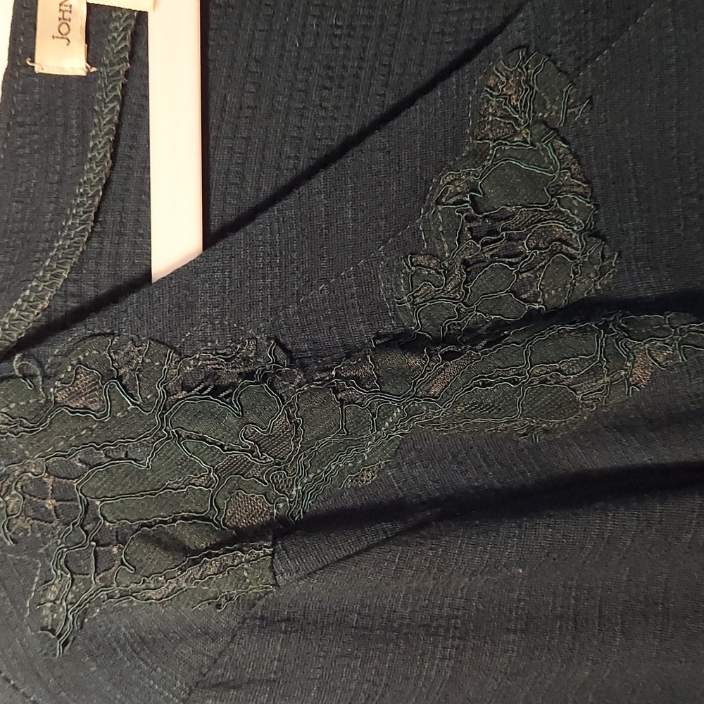 NWOT Applique Detail Asymmetric Tunic - Picture 2 of 6